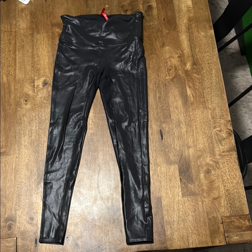 SPANX Shiny Black Leggings - Picture 2 of 3